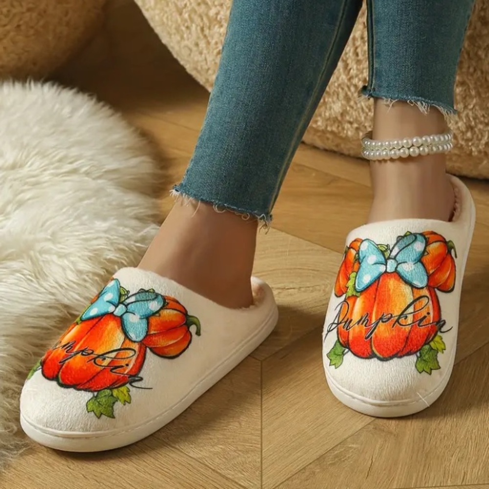 Minnie Mouse Head Shape Pumpkin Slippers - Picture 2 of 5
